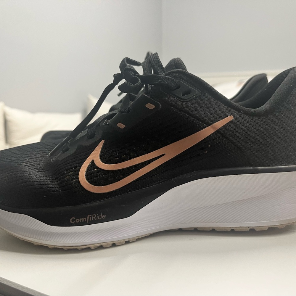 Nike ComfiRide Sneakers Black/Rose Gold Women’s Size 7 Running Shoes